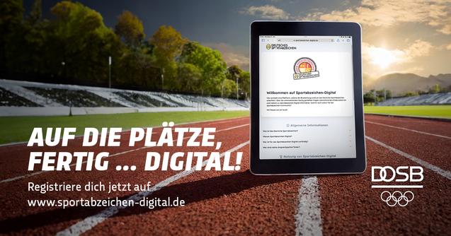 Tablet mit Sportabzeichen-Website stehend auf einer Laufbahn, im Hintergrund Rasen und Bäume; Schrift: "Auf die Plätze, fertig … Digital!"